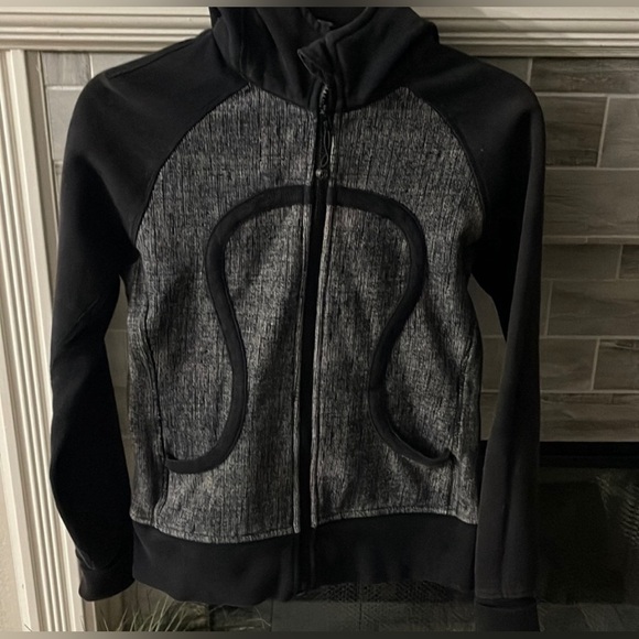 lululemon athletica Tops - Lululemon Scuba Hoodie Size 6 Black & Burlap Gray Jacket Logo Sweatshirt
